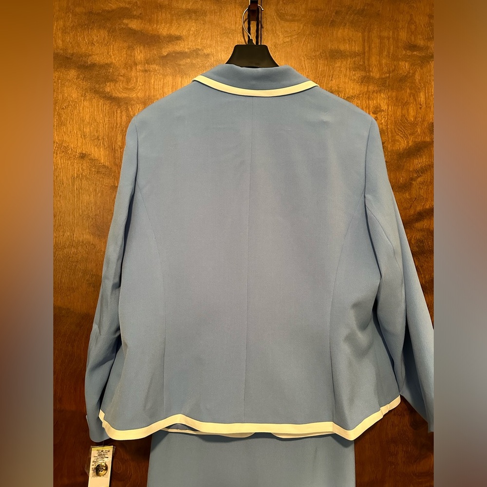 Le Suit Blue Skirt Set with White Trim - Picture 14 of 16